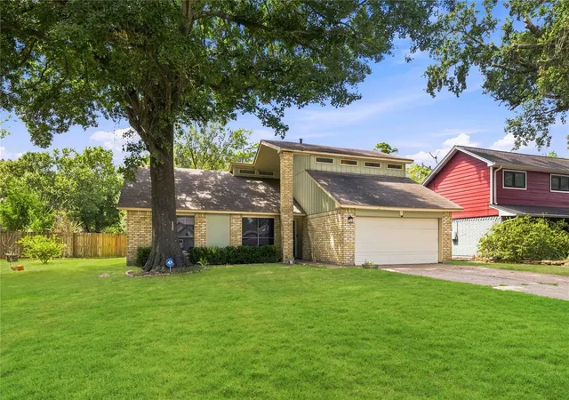 Photo 2 of Single family home for sale at 5411 Palamino Ct, Humble, TX 77346 | MLS# 14909869 | Listing updated on 2026-09-17