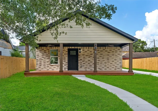 Photo 2 of Single family home for sale at 1408 Pearson St, Houston, TX 77023 | MLS# 17351792 | Listing updated on 2026-09-22