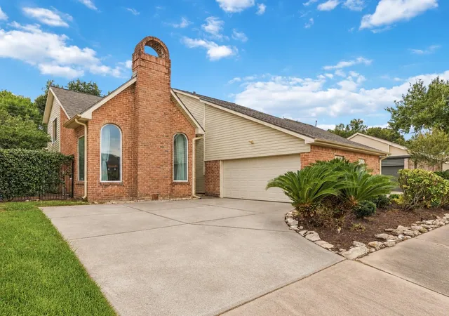 Photo 2 of Single family home for sale at 12219 Gladewick Dr, Houston, TX 77077 | MLS# 91416922 | Listing updated on 2026-09-26