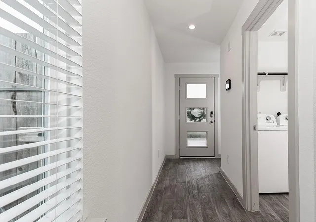 Photo 2 of Sale Pending at 2909 Newington Ln, Houston, TX 77047 | MLS# 5517761 | Listing updated on 2026-10-08