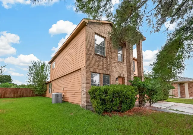 Photo 3 of Single family home for sale at 16807 Mission Ridge Ln, Houston, TX 77073 | MLS# 45102350 | Listing updated on 2026-09-10
