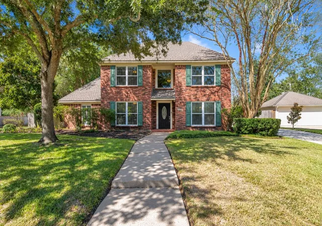Photo 2 of Single family home for sale at 15403 Willow Shrs Dr, Houston, TX 77062 | MLS# 46729777 | Listing updated on 2026-10-08