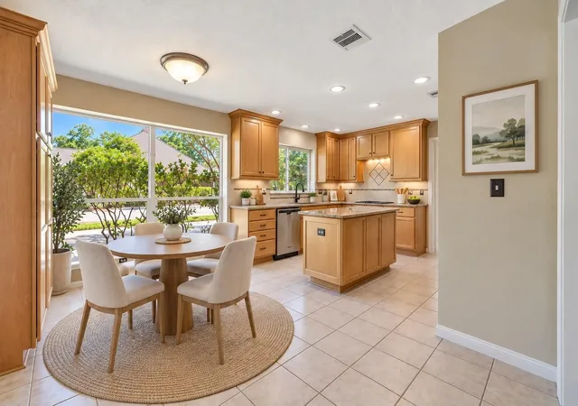 Photo 3 of Single family home for sale at 15403 Willow Shrs Dr, Houston, TX 77062 | MLS# 46729777 | Listing updated on 2026-10-08