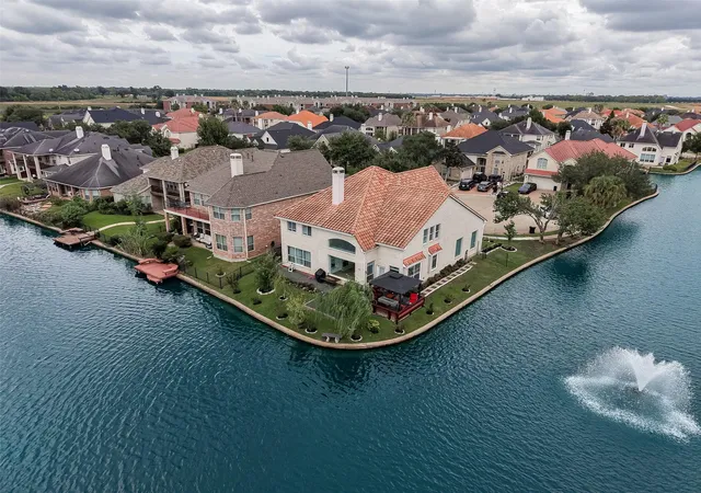 Photo 3 of Single family home for sale at 14242 Ashmore Reef Ct, Sugar Land, TX 77498 | MLS# 62872225 | Listing updated on 2026-09-28