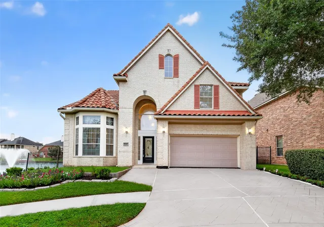 Photo 4 of Single family home for sale at 14242 Ashmore Reef Ct, Sugar Land, TX 77498 | MLS# 62872225 | Listing updated on 2026-09-28