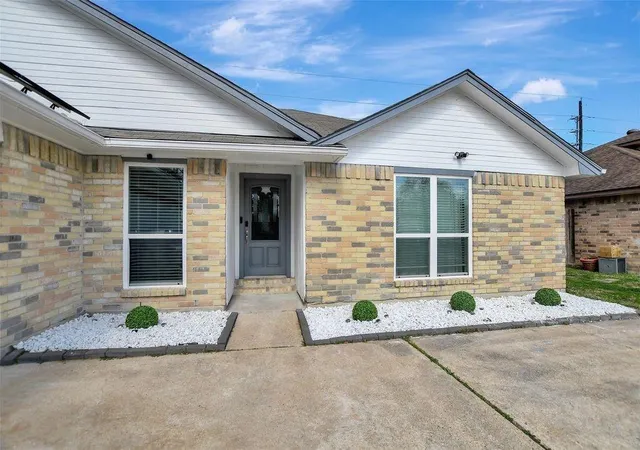 Photo 3 of Single family home for sale at 16806 Carbridge Dr, Houston, TX 77084 | MLS# 82010536 | Listing updated on 2026-09-19