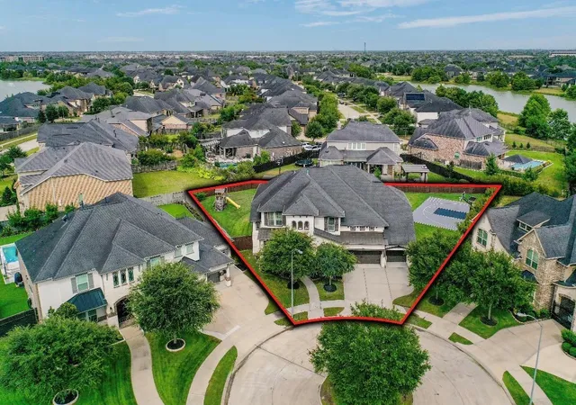 Photo 2 of Sale Pending at 28002 Kendalia Cloud Ct, Fulshear, TX 77441 | MLS# 26338070 | Listing updated on 2026-10-06