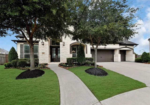 Photo 3 of Sale Pending at 28002 Kendalia Cloud Ct, Fulshear, TX 77441 | MLS# 26338070 | Listing updated on 2026-10-06