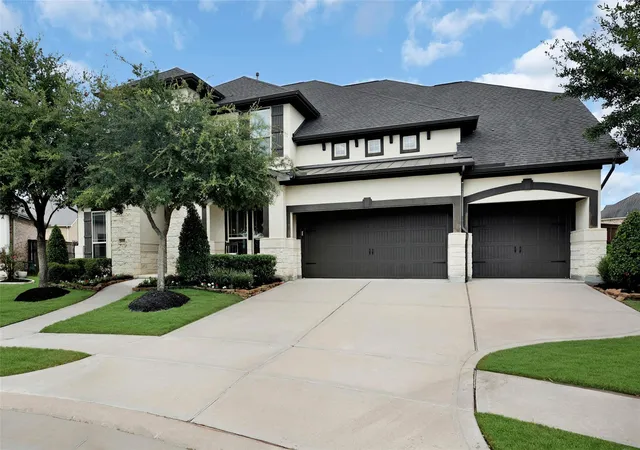 Photo 4 of Sale Pending at 28002 Kendalia Cloud Ct, Fulshear, TX 77441 | MLS# 26338070 | Listing updated on 2026-10-06