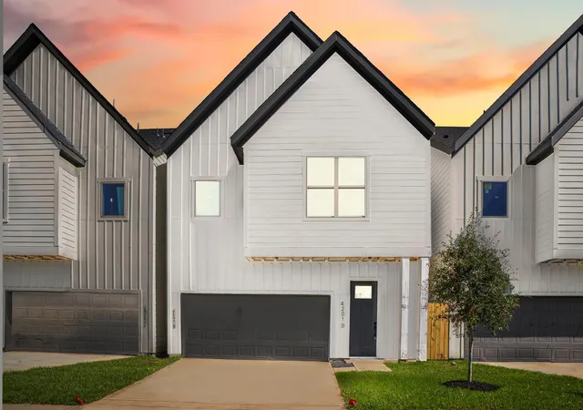 Photo 1 of Single family home for sale at 4201 Oats St #B, Houston, TX 77020 | MLS# 76006575 | Listing updated on 2026-09-11