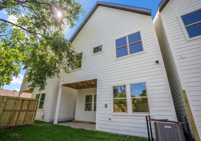 Photo 2 of Single family home for sale at 4201 Oats St #B, Houston, TX 77020 | MLS# 76006575 | Listing updated on 2026-09-11