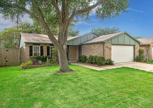 Photo 2 of Single family home for sale at 6830 Pickett Dr, Richmond, TX 77469 | MLS# 10471576 | Listing updated on 2026-09-15