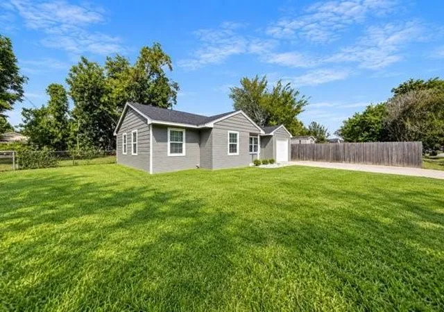 Photo 2 of Single family home for sale at 201 Inwood Ln, Highlands, TX 77562 | MLS# 41604873 | Listing updated on 2026-09-24