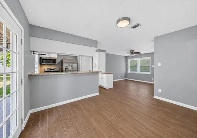 Photo 3 of Single family home for sale at 201 Inwood Ln, Highlands, TX 77562 | MLS# 41604873 | Listing updated on 2026-09-24