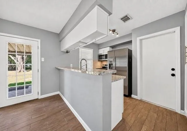 Photo 3 of Single family home for sale at 201 Inwood Ln, Highlands, TX 77562 | MLS# 41604873 | Listing updated on 2026-09-24