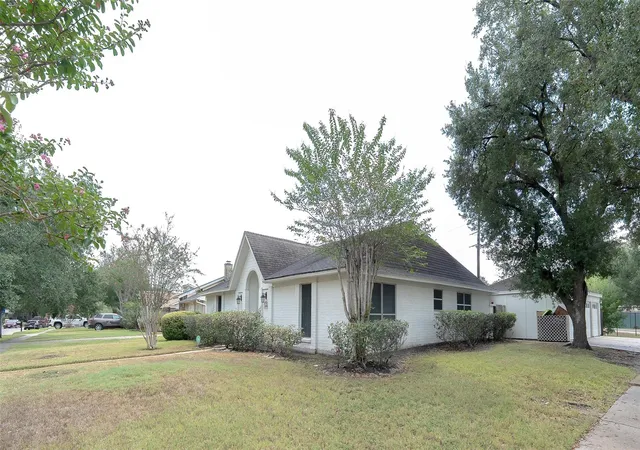 Photo 3 of Single family home for sale at 15931 Boulder Oaks Dr, Houston, TX 77084 | MLS# 26039091 | Listing updated on 2026-09-13