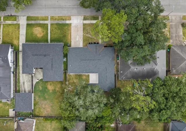 Photo 3 of Single family home for sale at 11510 Mullins Dr, Houston, TX 77035 | MLS# 27883463 | Listing updated on 2026-10-09