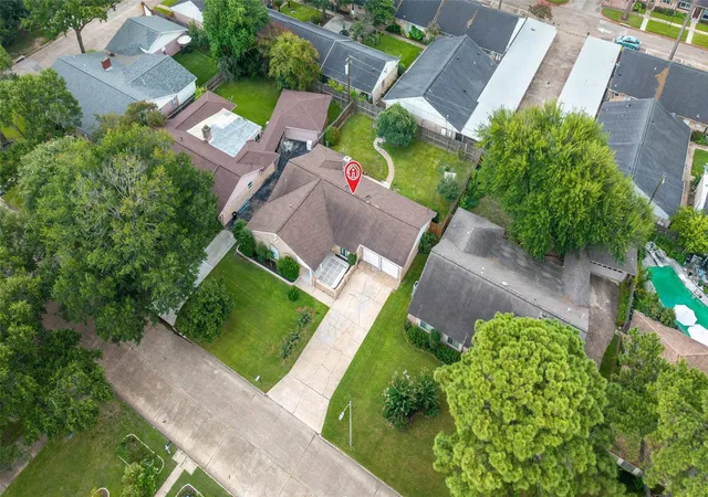 Photo 3 of Single family home for sale at 11411 Ash Crk Dr, Houston, TX 77043 | MLS# 31463147 | Listing updated on 2026-09-03