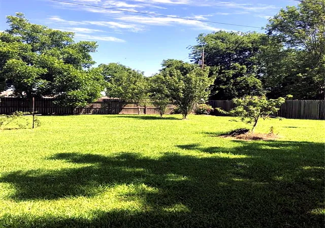 Photo 3 of Single family home for sale at 6104 Fox Ridge Dr, Angleton, TX 77515 | MLS# 16179716 | Listing updated on 2026-09-14