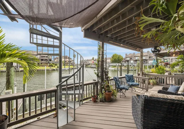 Photo 2 of Townhouse for sale at 18305 Starboard Dr, Houston, TX 77058 | MLS# 85369073 | Listing updated on 2026-09-14