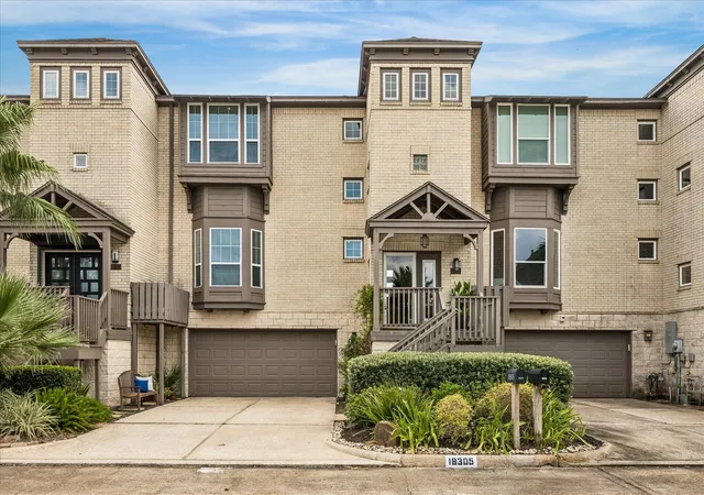 Photo 3 of Townhouse for sale at 18305 Starboard Dr, Houston, TX 77058 | MLS# 85369073 | Listing updated on 2026-09-14