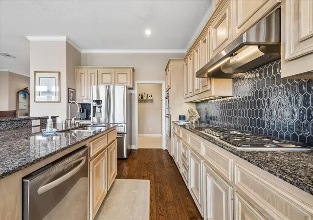 Photo 4 of Townhouse for sale at 18305 Starboard Dr, Houston, TX 77058 | MLS# 85369073 | Listing updated on 2026-09-14