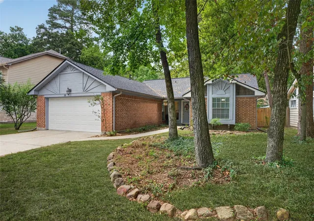 Photo 3 of Single family home for sale at 28 S Rain Forest Ct, Spring, TX 77380 | MLS# 9857421 | Listing updated on 2026-10-08