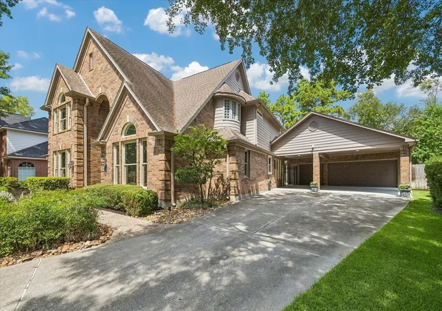 Photo 2 of Sale Pending at 7 Blanketflower Ct, Spring, TX 77381 | MLS# 52501661 | Listing updated on 2026-09-10