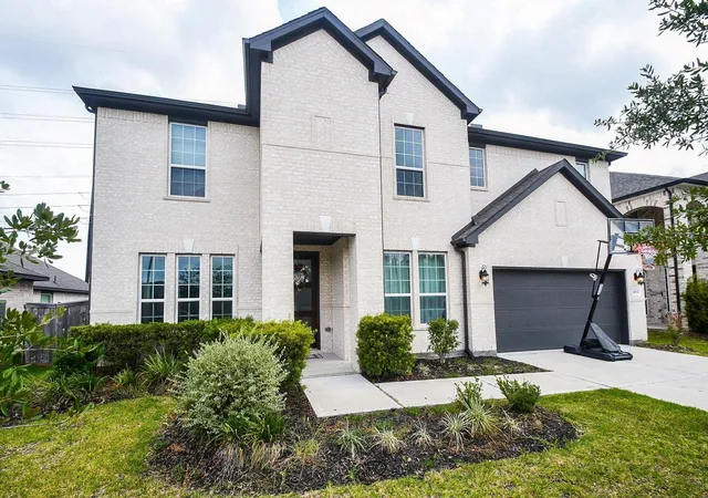 Photo 1 of Single family home for sale at 4819 Autumn Hills Trl, Pearland, TX 77584 | MLS# 27619841 | Listing updated on 2026-09-19