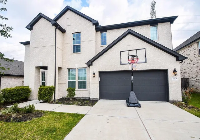 Photo 2 of Single family home for sale at 4819 Autumn Hills Trl, Pearland, TX 77584 | MLS# 27619841 | Listing updated on 2026-09-19
