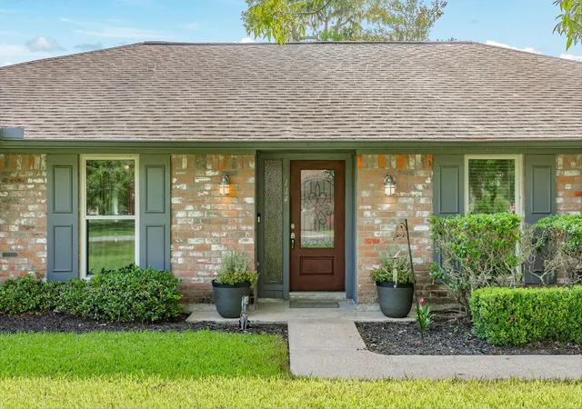 Photo 3 of Sale Pending at 114 Division Rd, Lake Jackson, TX 77566 | MLS# 11239970 | Listing updated on 2026-09-18