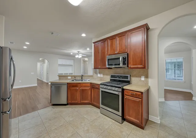 Photo 3 of Townhouse for sale at 26 Greenwich Pl, Conroe, TX 77384 | MLS# 92117183 | Listing updated on 2026-09-21