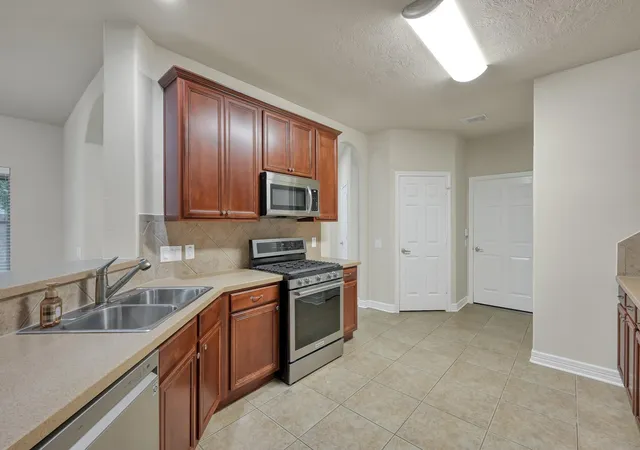 Photo 4 of Townhouse for sale at 26 Greenwich Pl, Conroe, TX 77384 | MLS# 92117183 | Listing updated on 2026-09-21