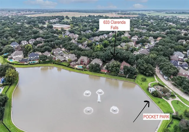 Photo 2 of Single family home for sale at 633 Clarenda Fls Dr, Sugar Land, TX 77479 | MLS# 93738835 | Listing updated on 2026-09-19