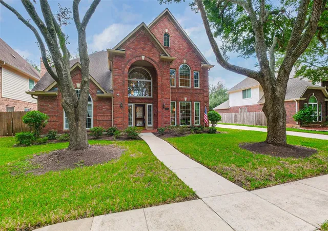 Photo 3 of Single family home for sale at 633 Clarenda Fls Dr, Sugar Land, TX 77479 | MLS# 93738835 | Listing updated on 2026-09-19