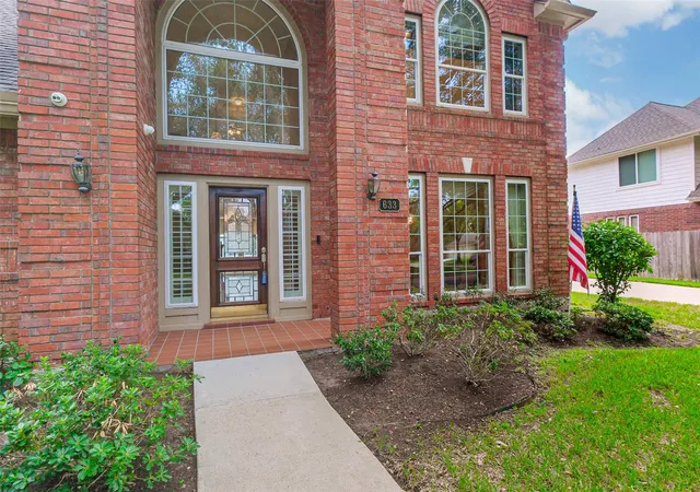 Photo 4 of Single family home for sale at 633 Clarenda Fls Dr, Sugar Land, TX 77479 | MLS# 93738835 | Listing updated on 2026-09-19