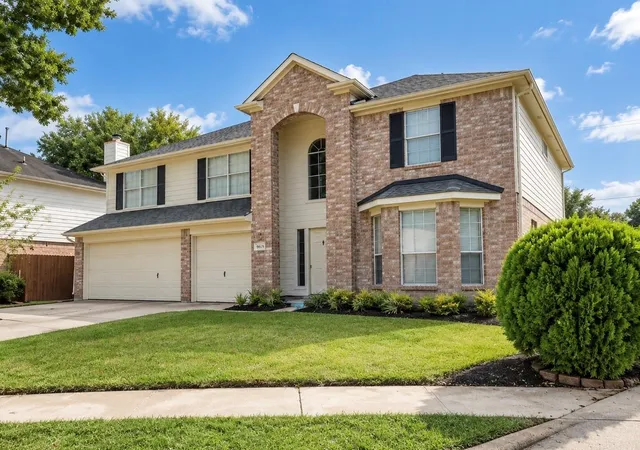 Photo 2 of Sale Pending at 1870 Courtside Pl Dr, Missouri City, TX 77489 | MLS# 68607349 | Listing updated on 2026-09-16