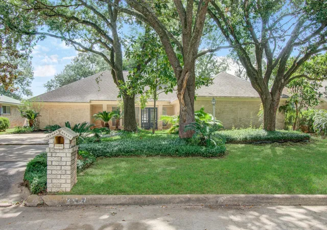 Photo 1 of Single family home for sale at 2719 E Pebble Beach Dr, Missouri City, TX 77459 | MLS# 98734856 | Listing updated on 2026-09-04