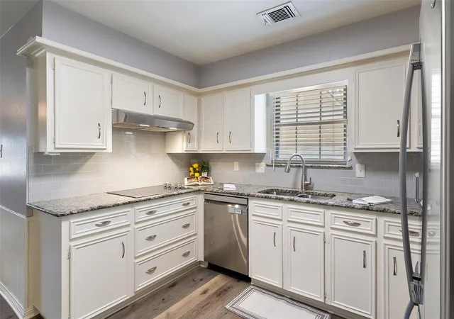 Photo 3 of Sale Pending at 13714 Chelwood Pl, Houston, TX 77069 | MLS# 16429955 | Listing updated on 2026-09-18