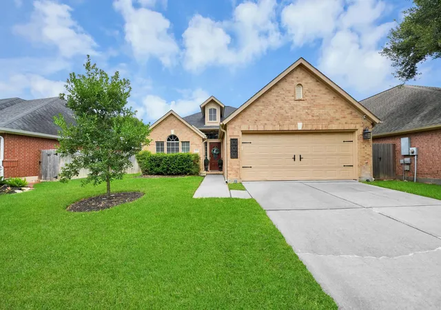 Photo 1 of Sale Pending at 506 Calloway Dr, Sugar Land, TX 77479 | MLS# 86409138 | Listing updated on 2026-09-08