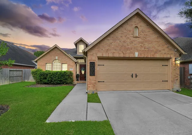 Photo 2 of Sale Pending at 506 Calloway Dr, Sugar Land, TX 77479 | MLS# 86409138 | Listing updated on 2026-09-08