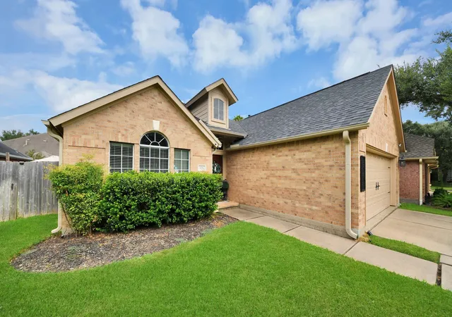 Photo 3 of Sale Pending at 506 Calloway Dr, Sugar Land, TX 77479 | MLS# 86409138 | Listing updated on 2026-09-08