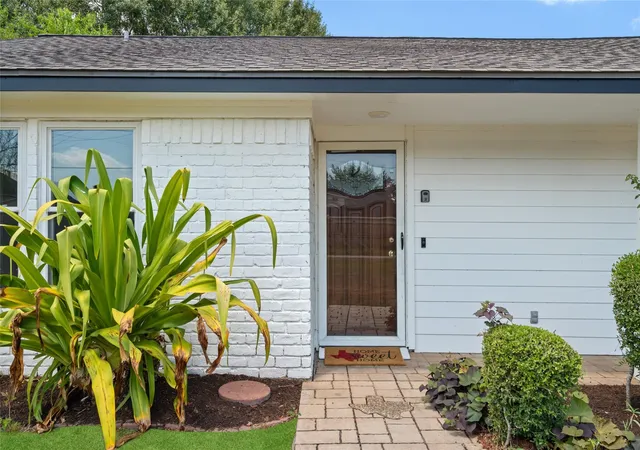 Photo 2 of Single family home for sale at 708 Orange Grv St, League City, TX 77573 | MLS# 93877660 | Listing updated on 2026-09-20