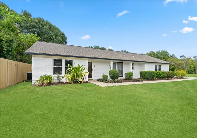 Photo 3 of Single family home for sale at 708 Orange Grv St, League City, TX 77573 | MLS# 93877660 | Listing updated on 2026-09-20