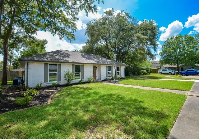 Photo 4 of Single family home for sale at 12511 Nova Dr, Houston, TX 77077 | MLS# 95933166 | Listing updated on 2026-09-05