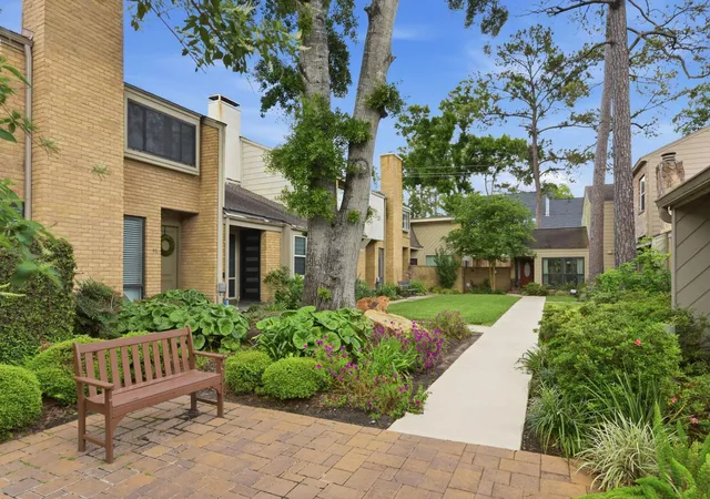 Photo 2 of Townhouse for sale at 12625 Memorial Dr #51, Houston, TX 77024 | MLS# 41306458 | Listing updated on 2026-09-24