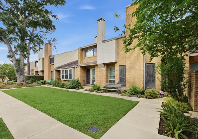 Photo 4 of Townhouse for sale at 12625 Memorial Dr #51, Houston, TX 77024 | MLS# 41306458 | Listing updated on 2026-09-24