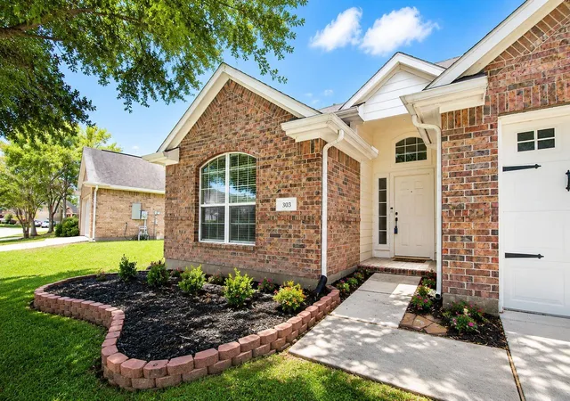 Photo 2 of Single family home for sale at 303 Burris Park Dr, Spring, TX 77373 | MLS# 27109457 | Listing updated on 2026-09-27