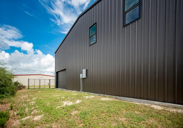 Photo 3 of Single family home for sale at 14 Connelley Ln, Port O Connor, TX 77982 | MLS# 20458648 | Listing updated on 2026-09-12