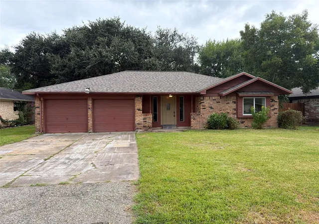 Photo 1 of Sale Pending at 2010 Redwood St, Kemah, TX 77565 | MLS# 22602704 | Listing updated on 2026-09-28